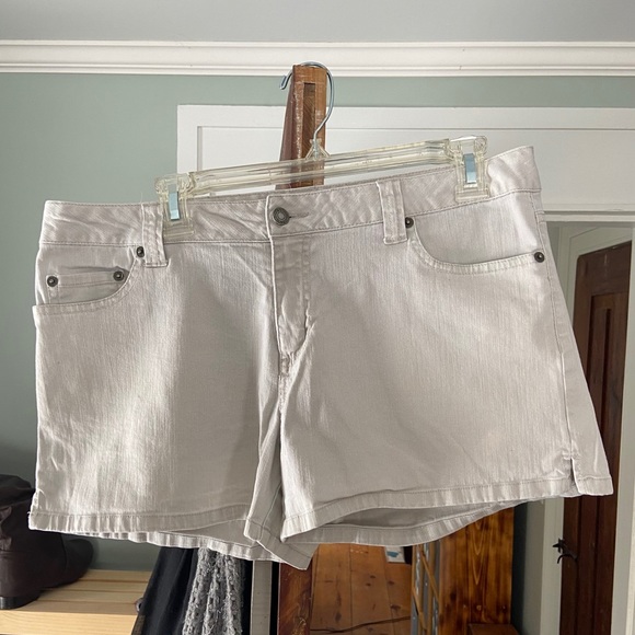 kohls womens khaki shorts